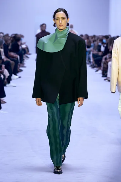 Look 3